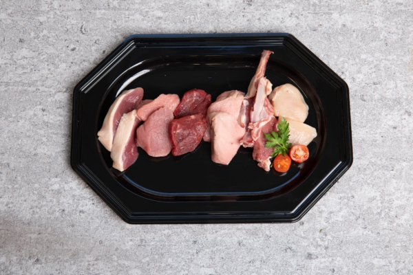 Gourmetschotel "Deluxe", 1 persoon, ca. 300 gram: rosé kalfsoester, kogelbiefstuk, varkenshaas, eendenborst, kipfilet en lamsrack